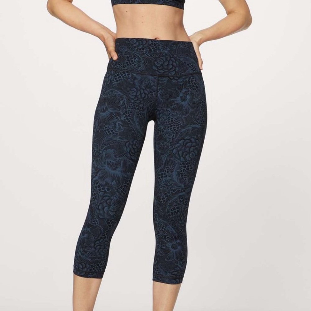 Lululemon Wunder Under Crop Legging Capri Length Nouveau Mach Blue Black Size 4